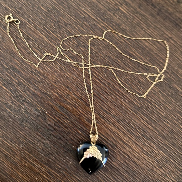 Jewelry - Black Heart Pendant Necklace